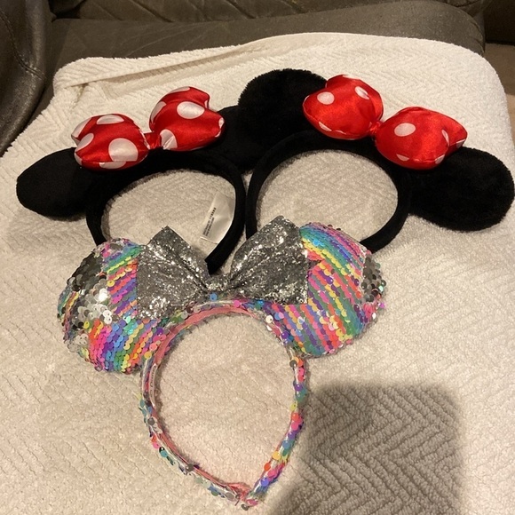 - DISNEY 2 Minnie Mouse ears. Red with white polka dots and sequins - Picture 1 of 9